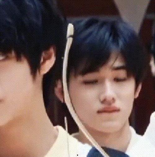 刘耀文最新爆料染发,染发背后的故事与真相揭晓